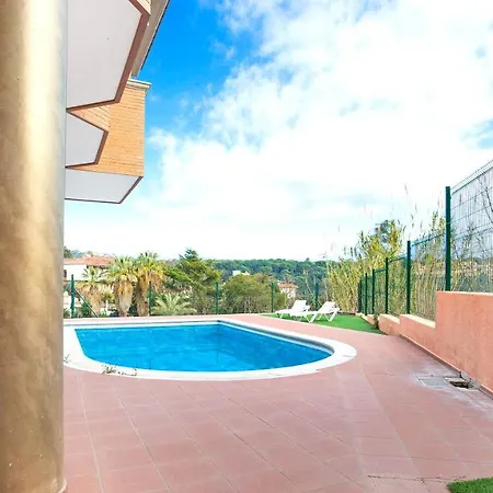 Sleeps 8 *