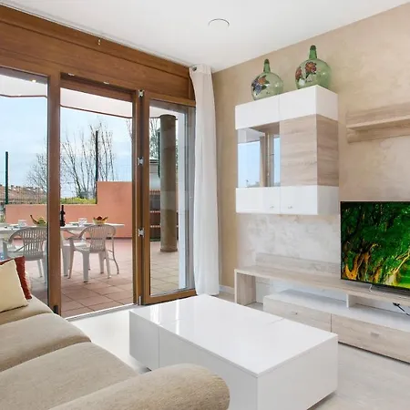 Sleeps 8 Vila