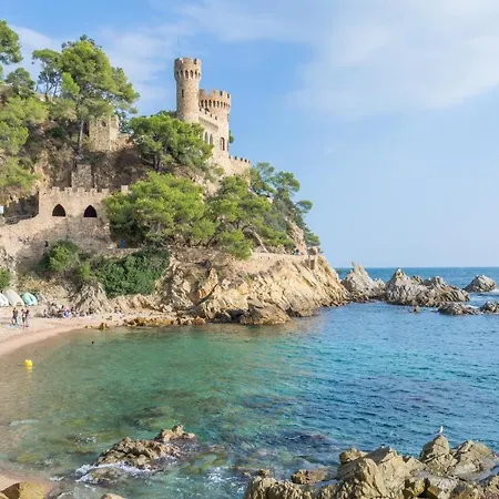 Sleeps 8 Vila Lloret de Mar