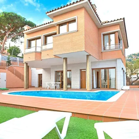 וילה Sleeps 8